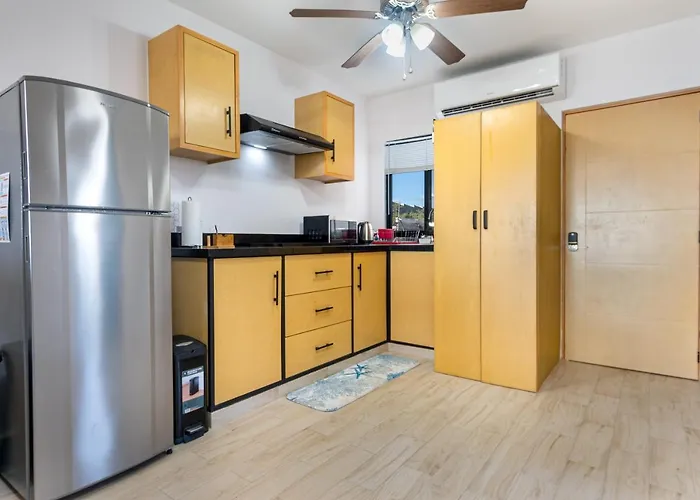 Stunning 2 Bedroom, 2 Bathroom Just A 5 Minute Drive To The