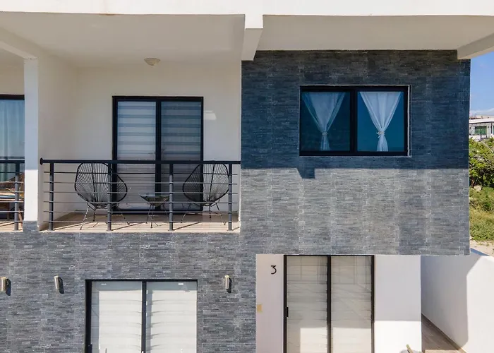 Stunning 2 Bedroom, 2 Bathroom Just A 5 Minute Drive To The Cabo San Lucas