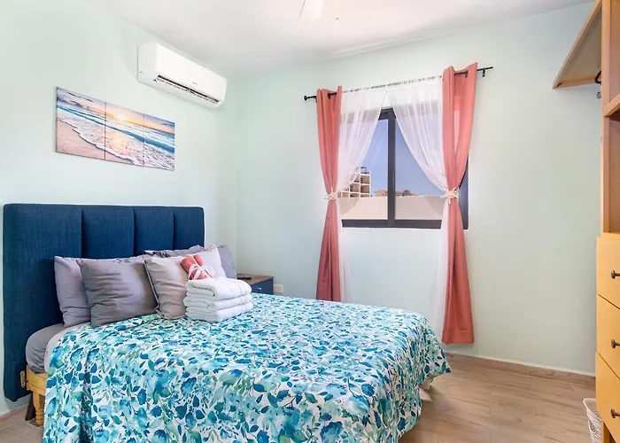 Stunning 2 Bedroom, 2 Bathroom Just A 5 Minute Drive To The Apartment *