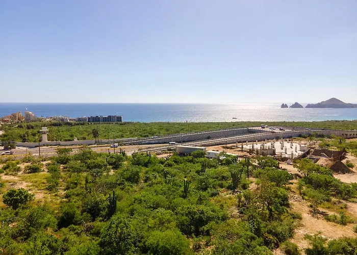 Apartment Stunning 2 Bedroom, 2 Bathroom Just A 5 Minute Drive To The *
