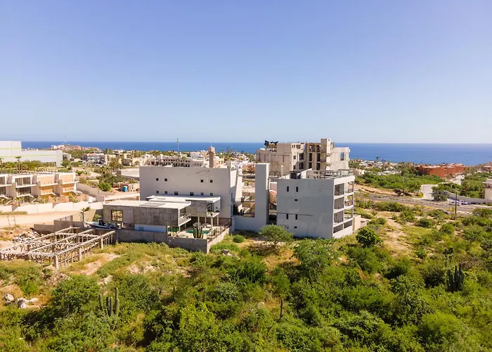 Stunning 2 Bedroom, 2 Bathroom Just A 5 Minute Drive To The